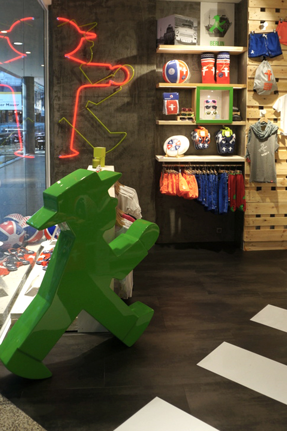 AMPELMANN Berlin Souvenir Shop am Potsdamer Platz innen